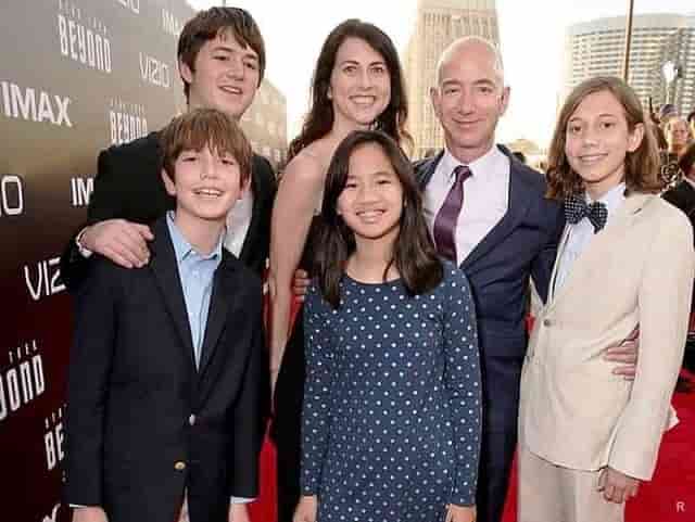Mackenzie Bezos, Jeff Bezos and their children